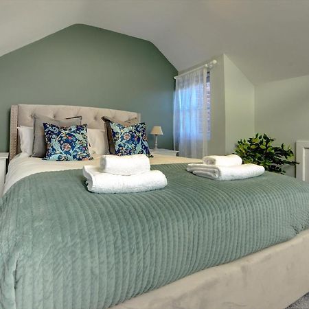 The Nook - A Modern 2 Bedroom Loft With Parking リポン エクステリア 写真