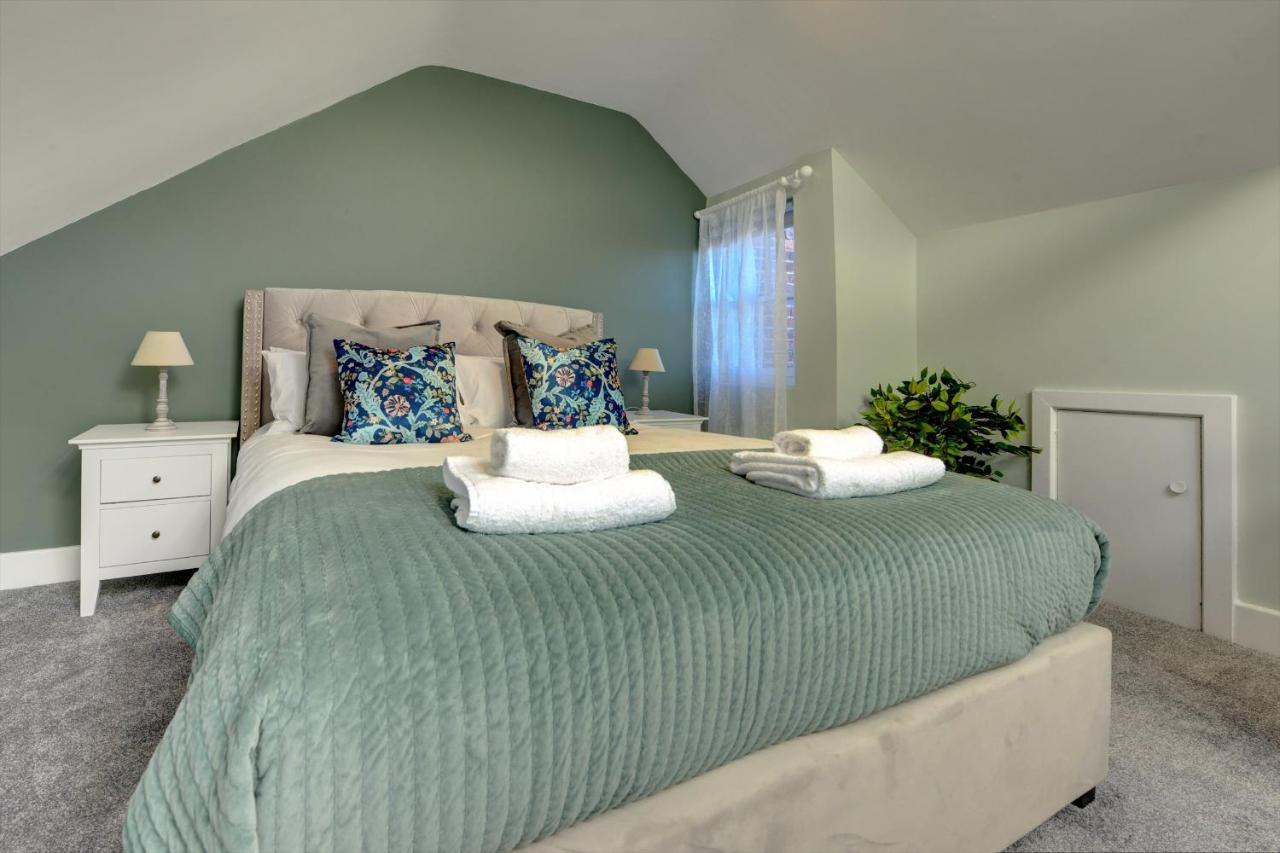 The Nook - A Modern 2 Bedroom Loft With Parking リポン エクステリア 写真