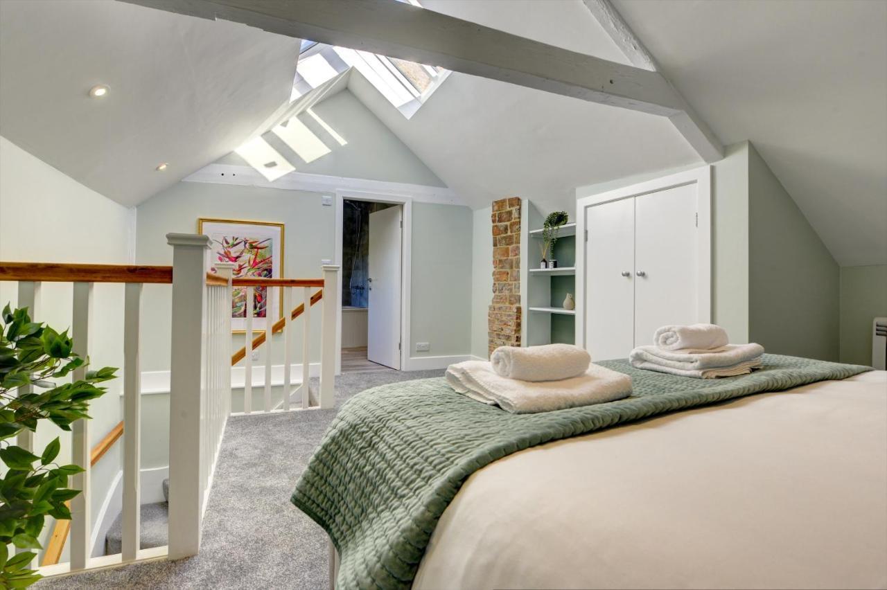 The Nook - A Modern 2 Bedroom Loft With Parking リポン エクステリア 写真