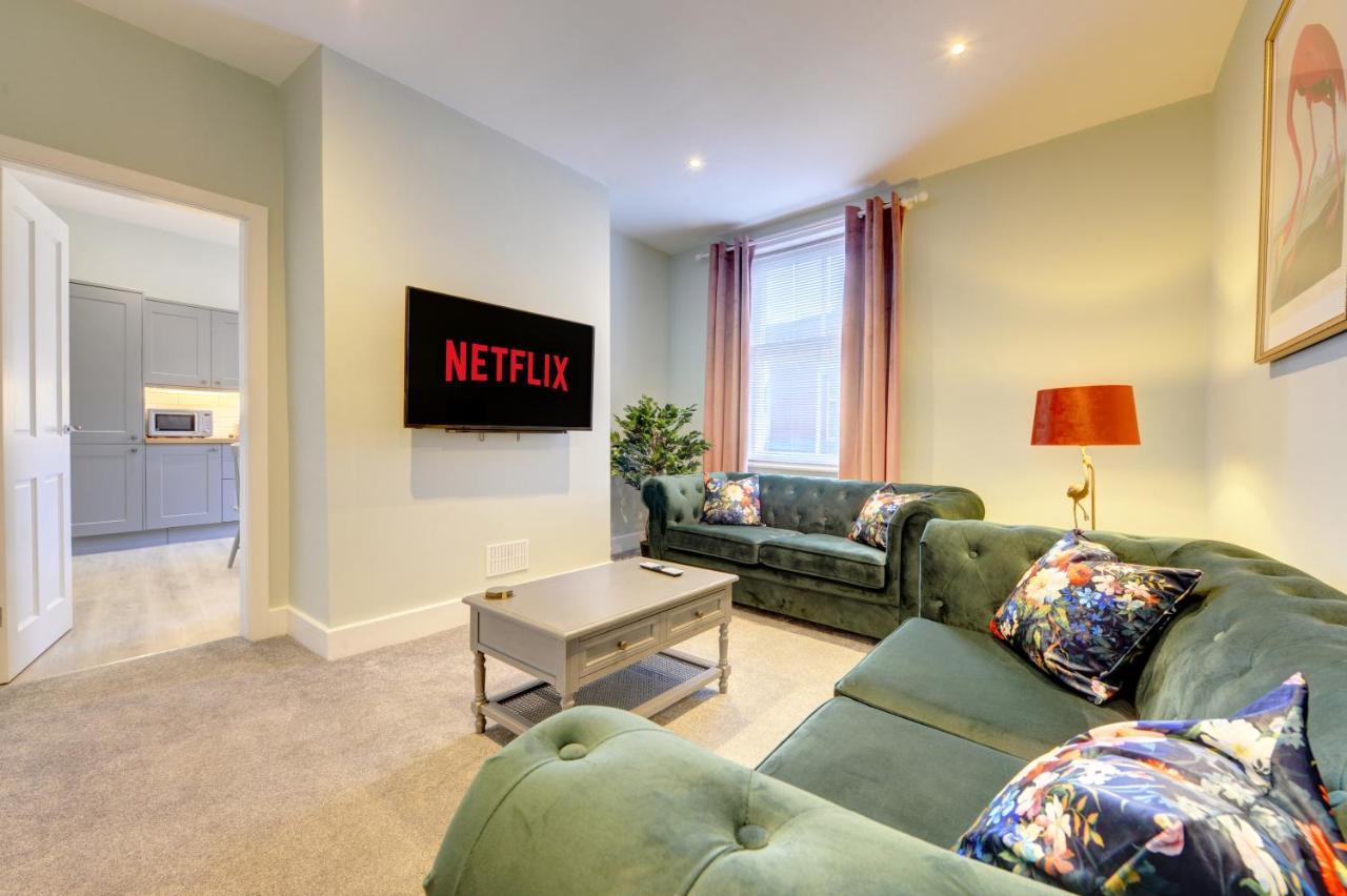 The Nook - A Modern 2 Bedroom Loft With Parking リポン エクステリア 写真