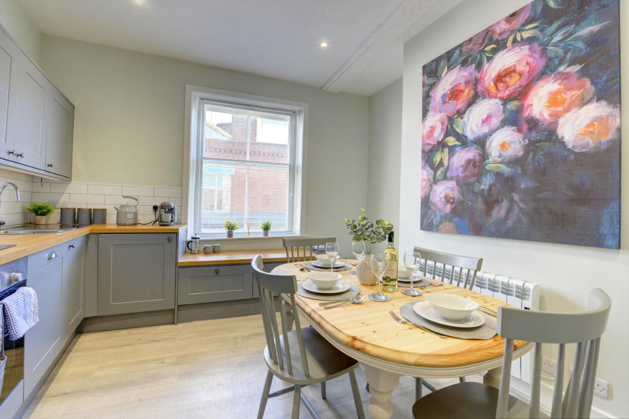 The Nook - A Modern 2 Bedroom Loft With Parking リポン エクステリア 写真