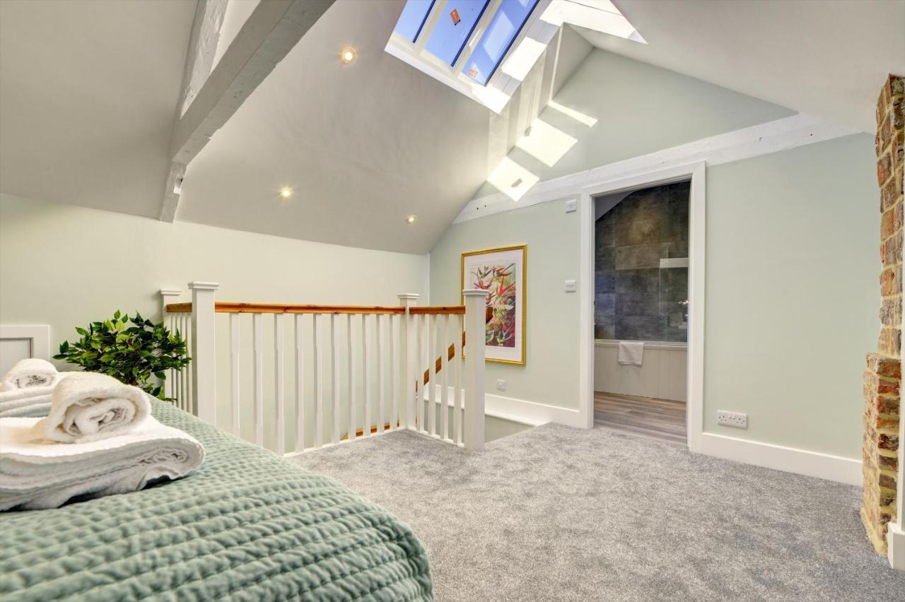 The Nook - A Modern 2 Bedroom Loft With Parking リポン エクステリア 写真